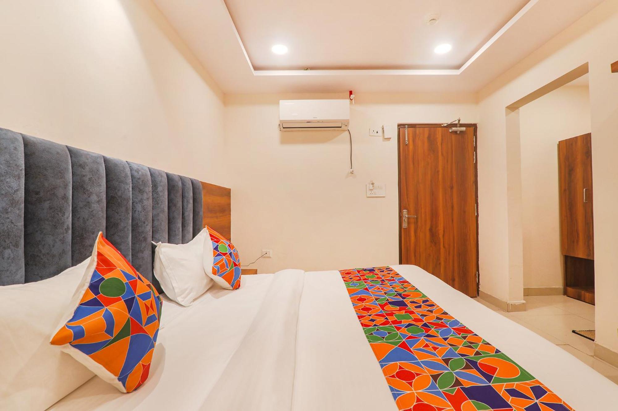 Fabhotel Rachna Palace And Banquets - Nr Lekhraj Metro Station Lucknow Exterior photo