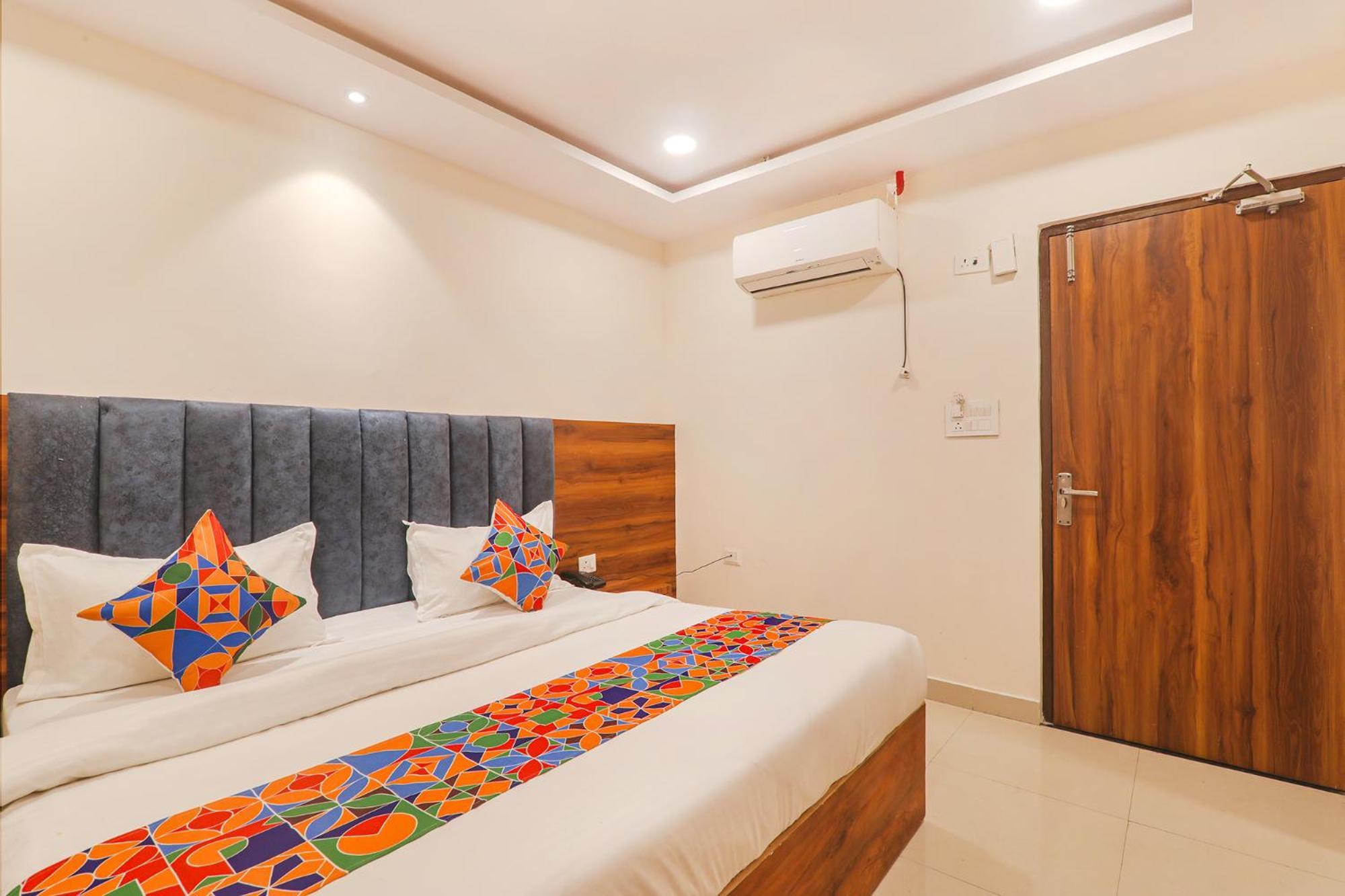 Fabhotel Rachna Palace And Banquets - Nr Lekhraj Metro Station Lucknow Exterior photo